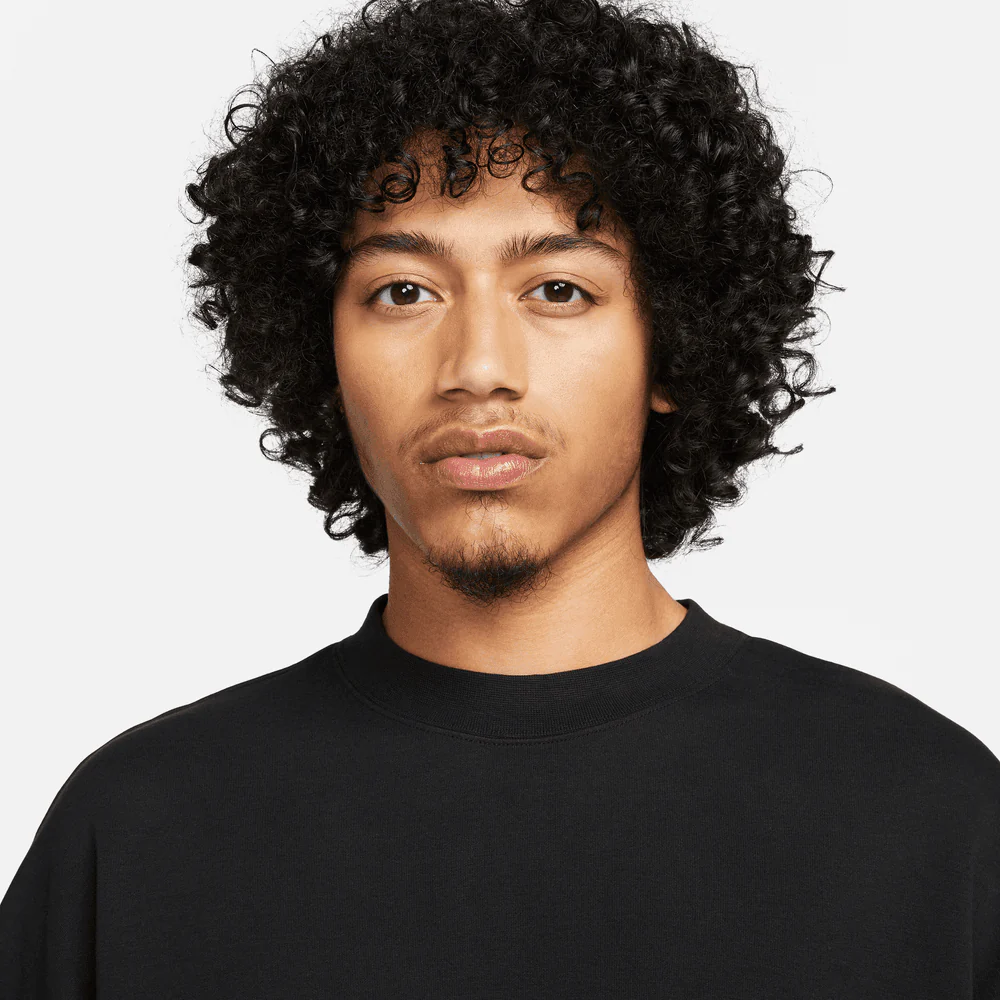 Nike Sportswear Tech Fleece Men's Oversized Short-Sleeve Sweatshirt - Image 4