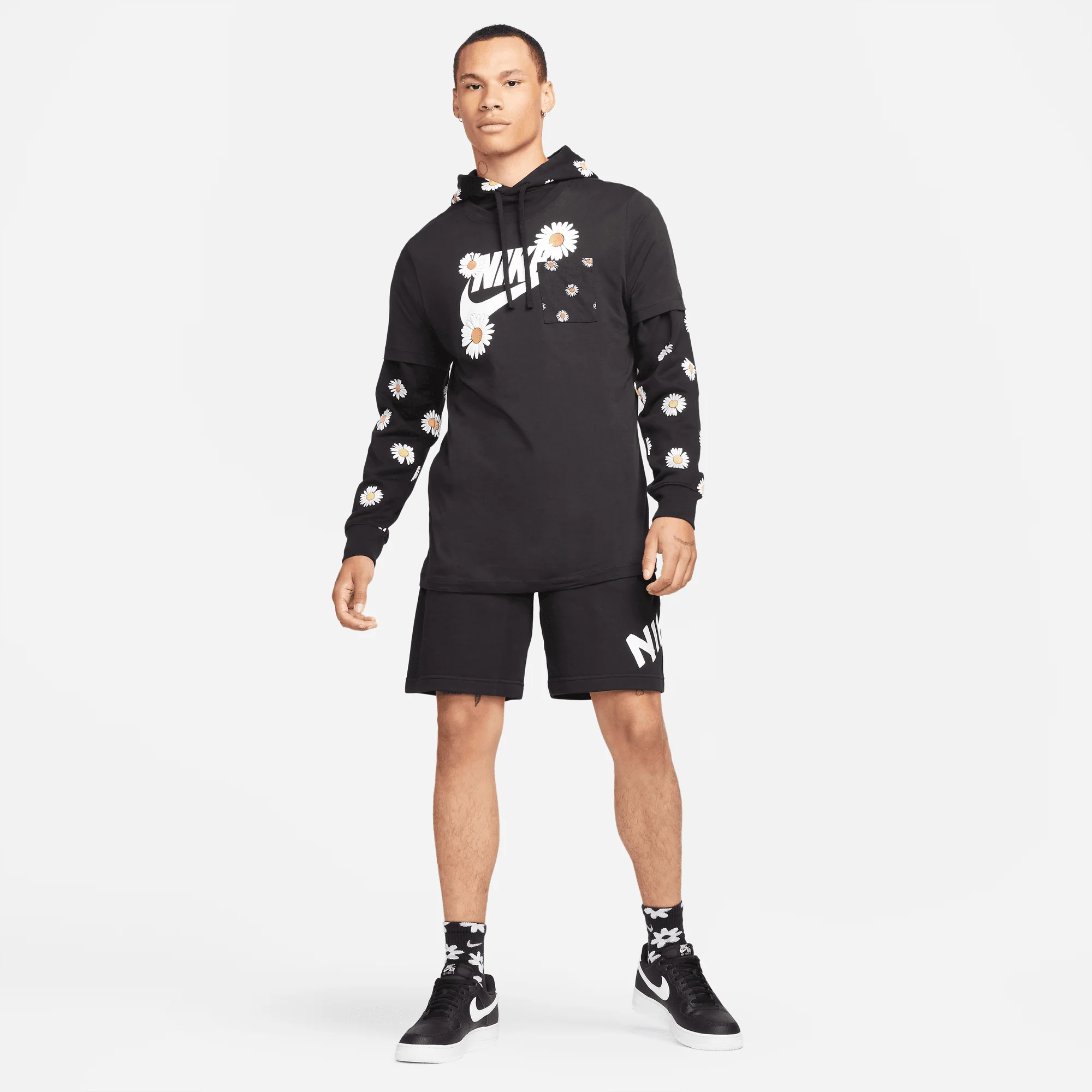 NIKE SPORTSWEAR TEE "BLACK" - Image 4
