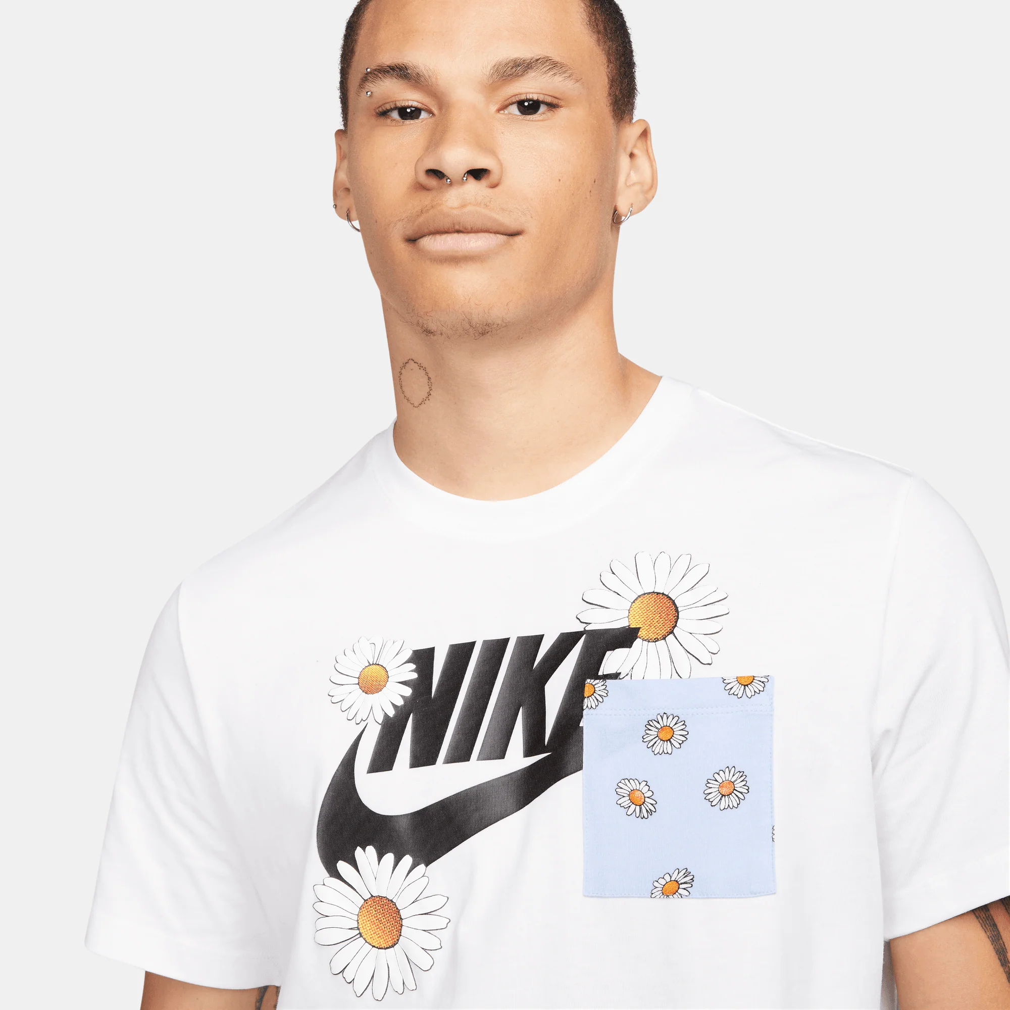 NIKE SPORTSWEAR TEE "WHITE" - Image 3